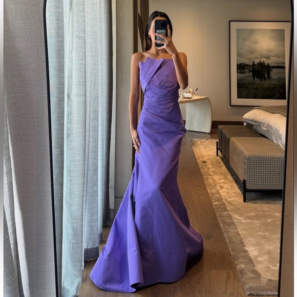 Oscar de la Renta One Shoulder Lavender Dress - Picture 2 of 13